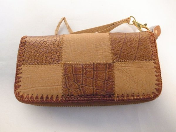 画像2: ストラップ付きラウンドファスナー長財布 パッチワーク A 166 (2)